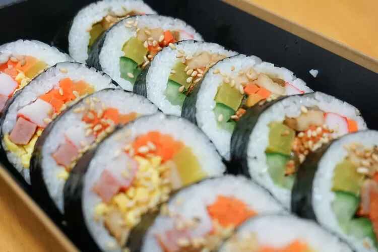 Cara Membuat Gimbap Nasi Gulung Rumput Laut Isi Sayur