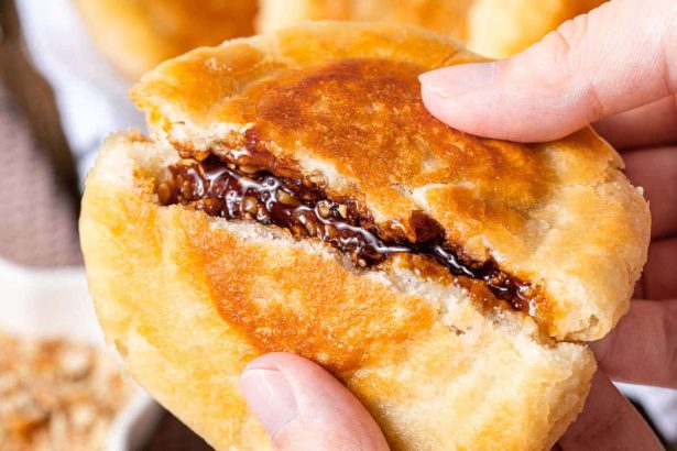 Cara Membuat Hotteok Pancake Manis Isi Gula Merah dan Kacang Tanah