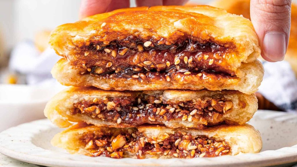 Cara Membuat Hotteok Pancake Manis Isi Gula Merah dan Kacang Tanah