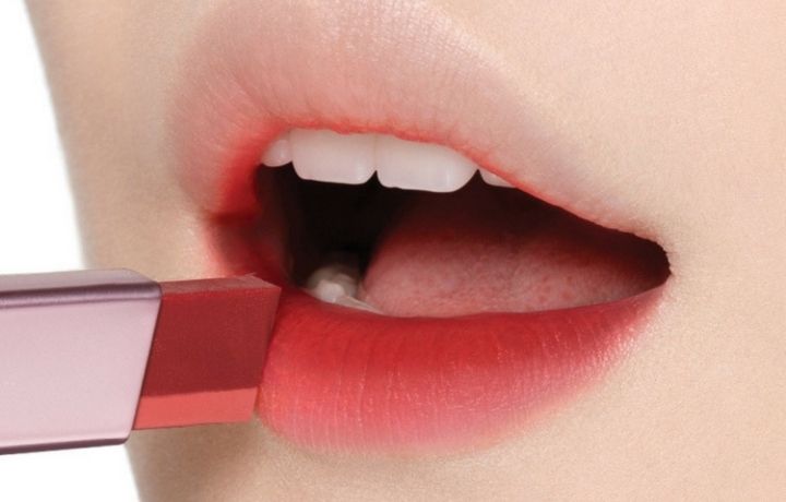 Cara Membuat Ombre Lips Ala Idol K-Pop