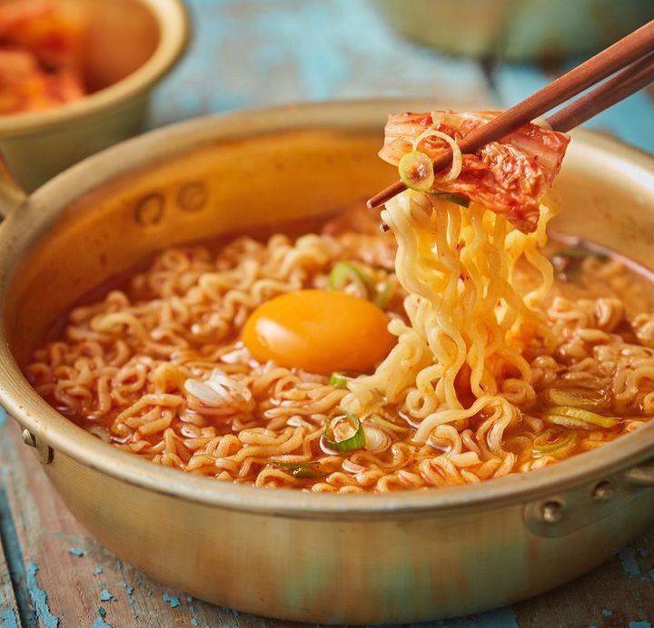 Cara Membuat Ramyeon Instan Kuah Kental Super Pedas Dicampur Keju Mozarella