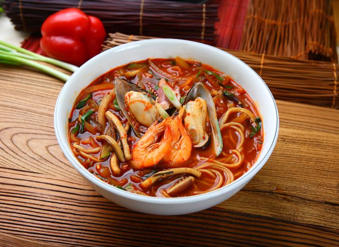 Resep Membuat Jjamppong Mi Kuah Seafood Pedas